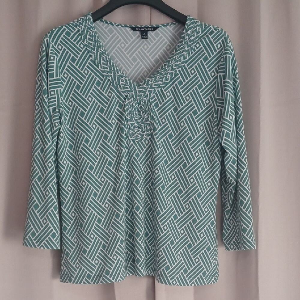41 Hawthorn Green White Geometric V-Neck Top 3/4 Sleeve Stretchy